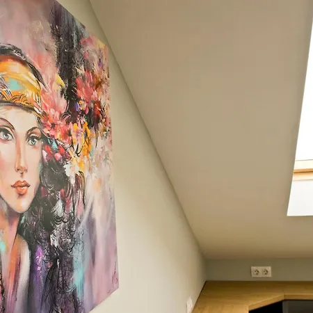 Apartment Lofty - 1 Bedroom In The Heart Of